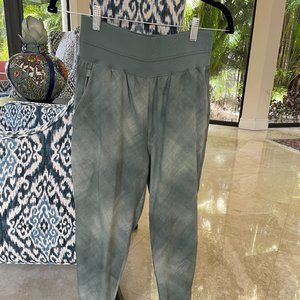 Athleta Greenish Gray Capri Pants Size 8